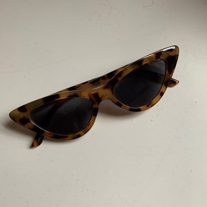 Urban Outfitters Tortoise Cat-eye Sunnies